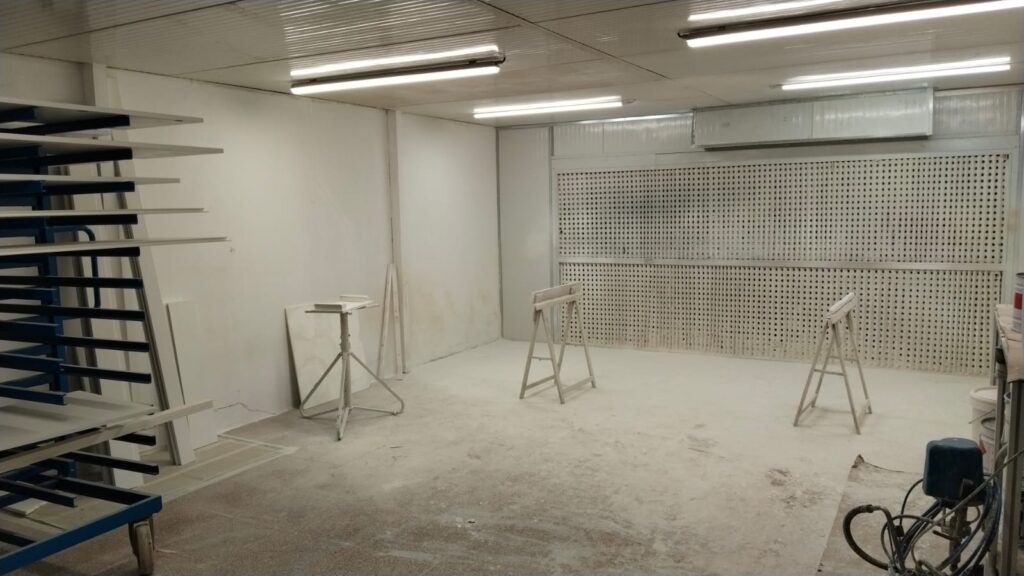 camara para lacado de muebles y muertas en taller