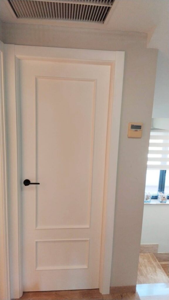 Lacado de puerta de paso