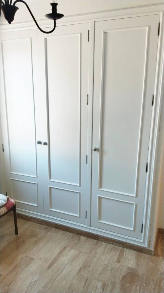 Lacado de puertas de armario empotrado grande